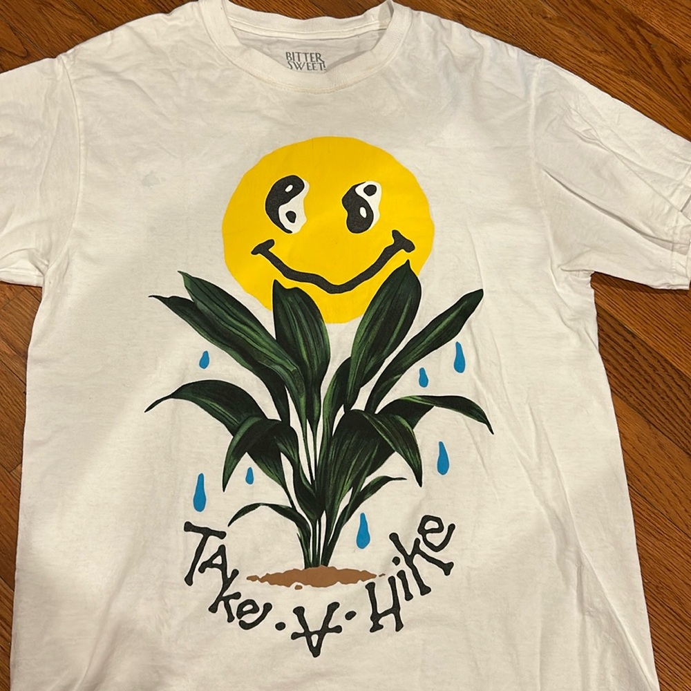 Bittersweet Sz M. Take a Hike smile face graphic 100% cotton